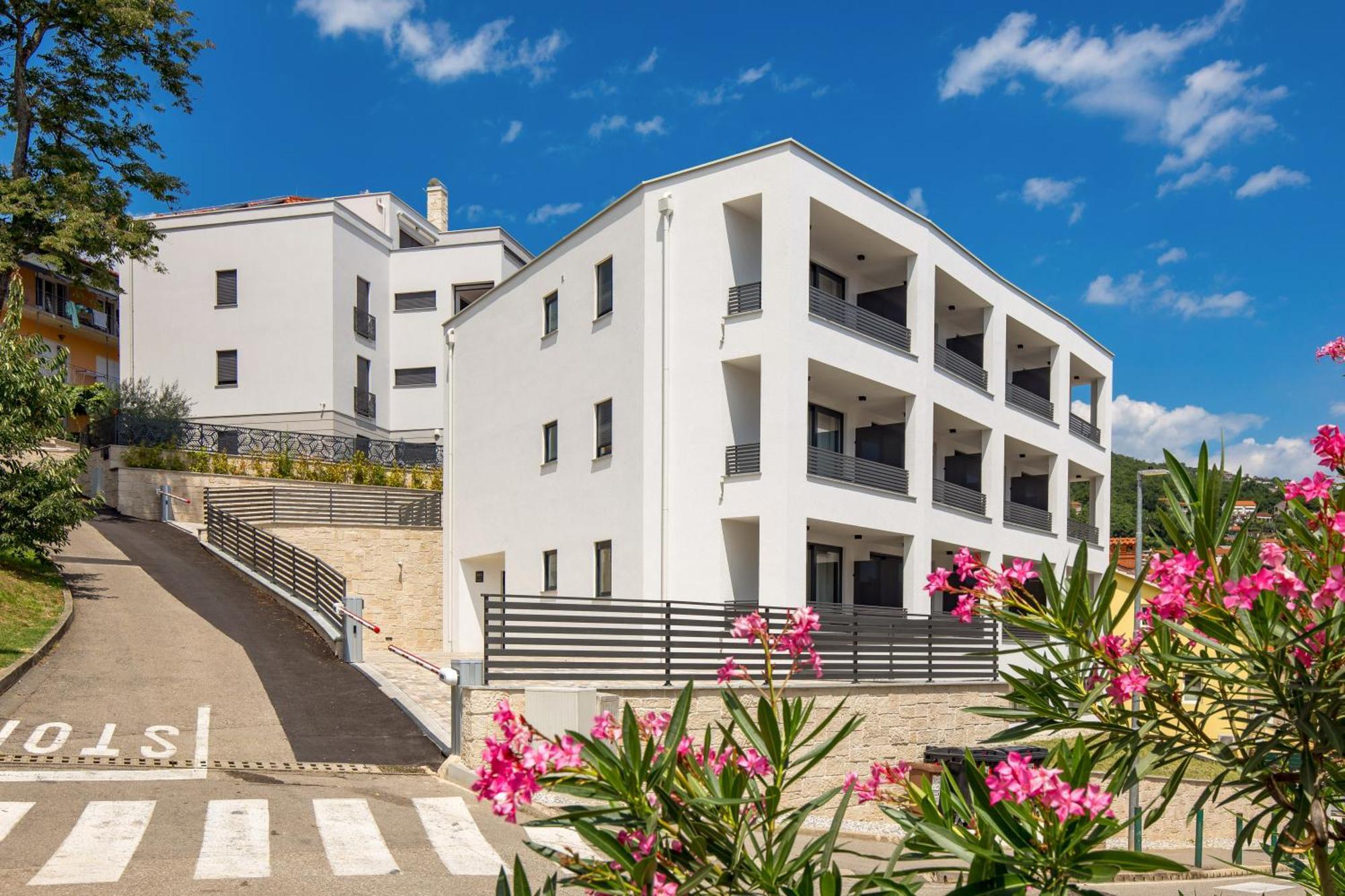 Belinda Apartments With Balcony & Private Parking 오파티아 외부 사진